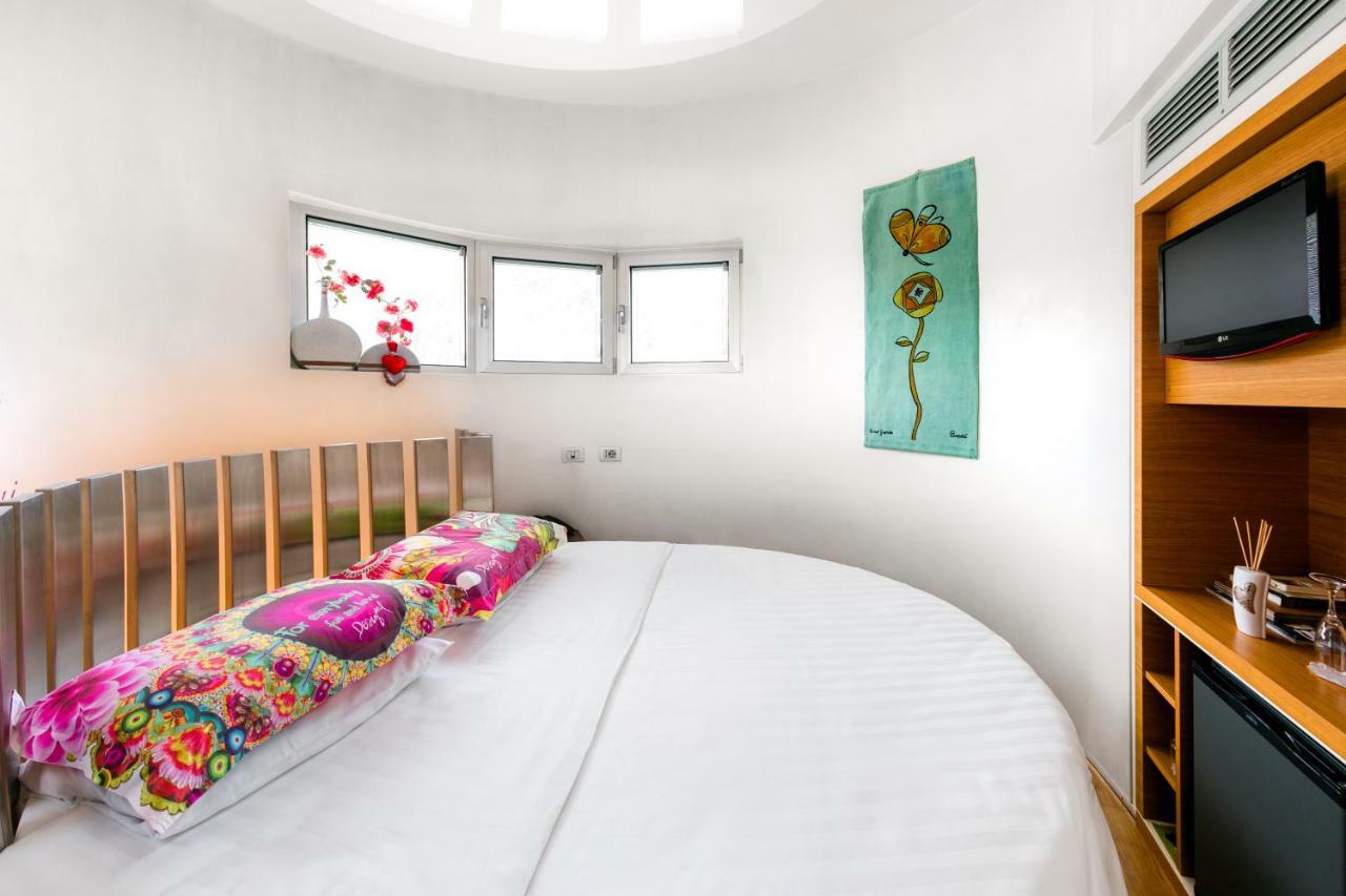 Le Pinete Design Bed And Breakfast Viggiù Dış mekan fotoğraf